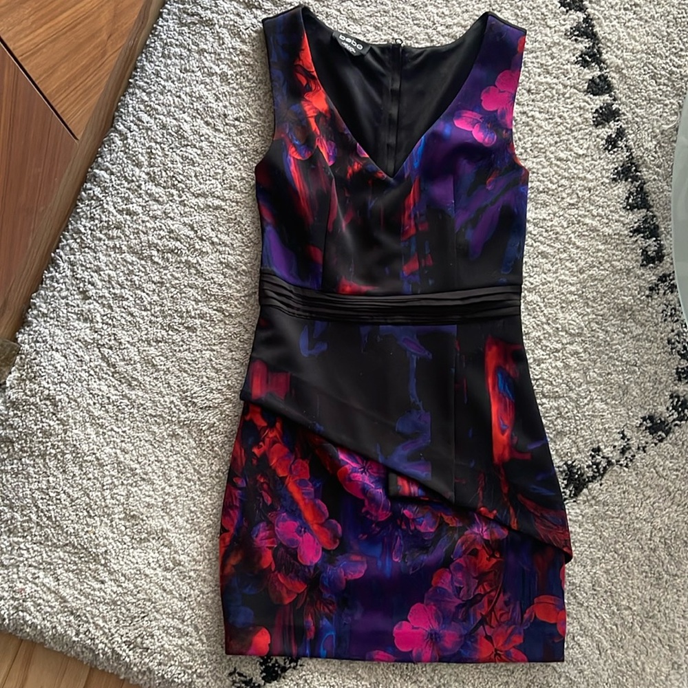 Little black cocktail dress with purple and red pattern - bebe - sz xxs
